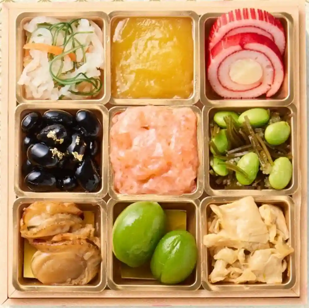 板前魂の御節「春小箱」2025年御重３ズーム