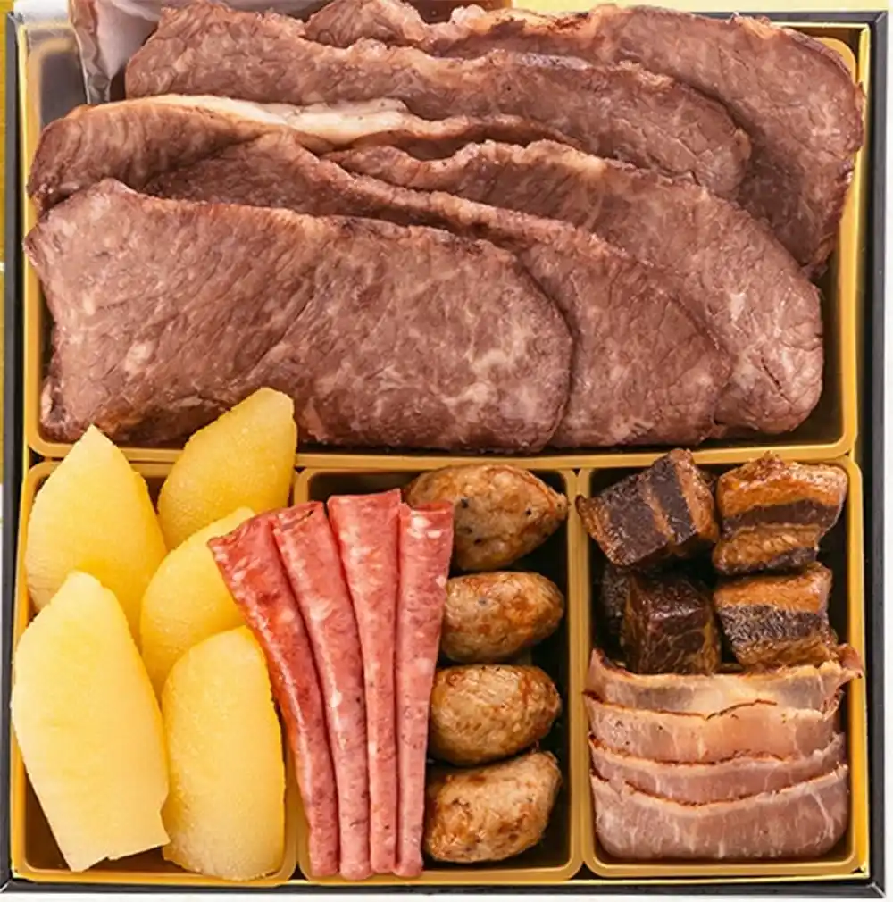 博多久松の御節「肉づくし重」2025年御重２ズーム