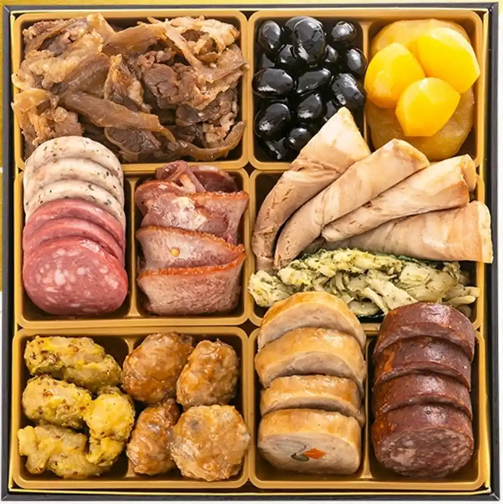 博多久松の御節「肉づくし重」2025年御重３ズーム